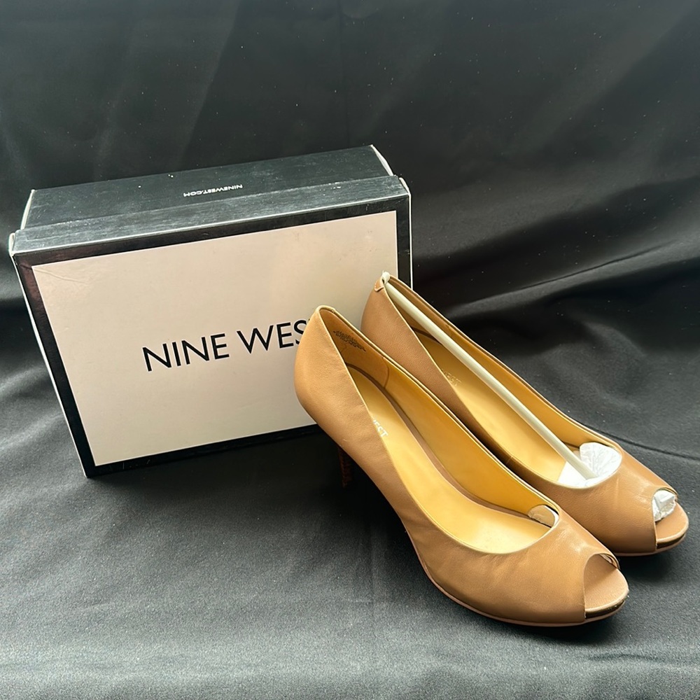 NIB New In Box Women’s Platform Pumps 9.5 Tan Leather Peep Toe